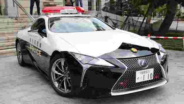 这个警察LEXUS LC500将围绕日本的速度